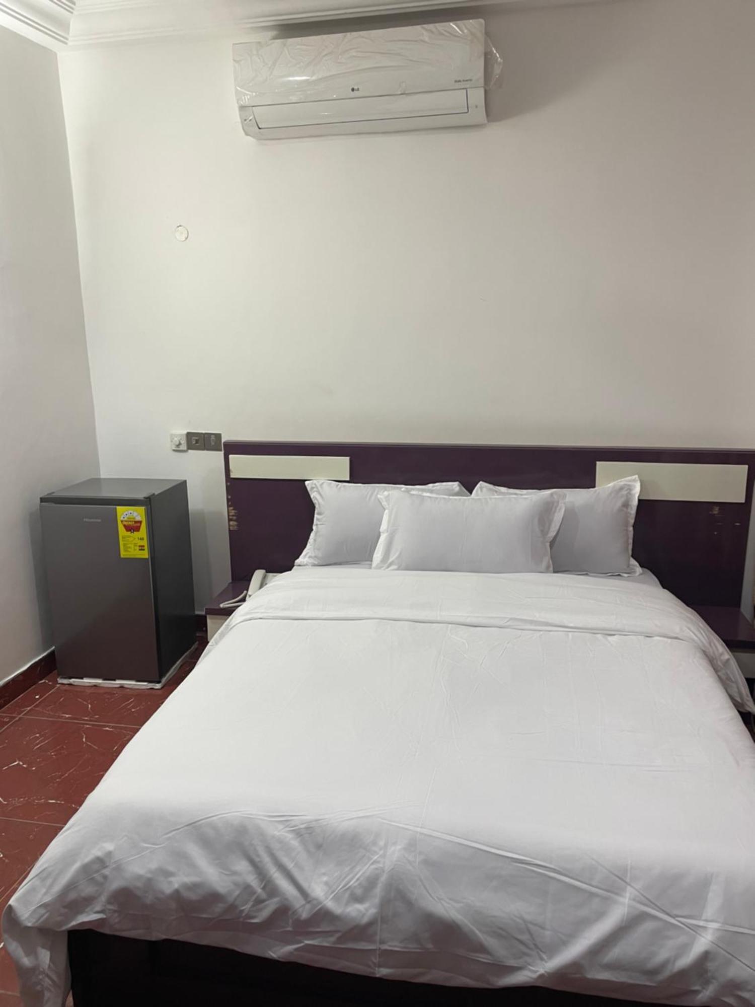 George Vee Hotel Ltd Kumasi Extérieur photo