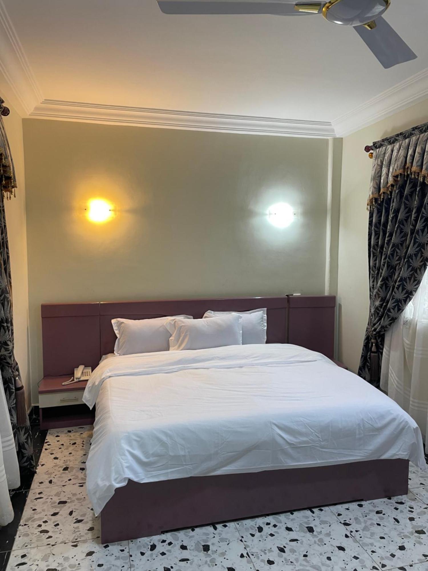George Vee Hotel Ltd Kumasi Extérieur photo