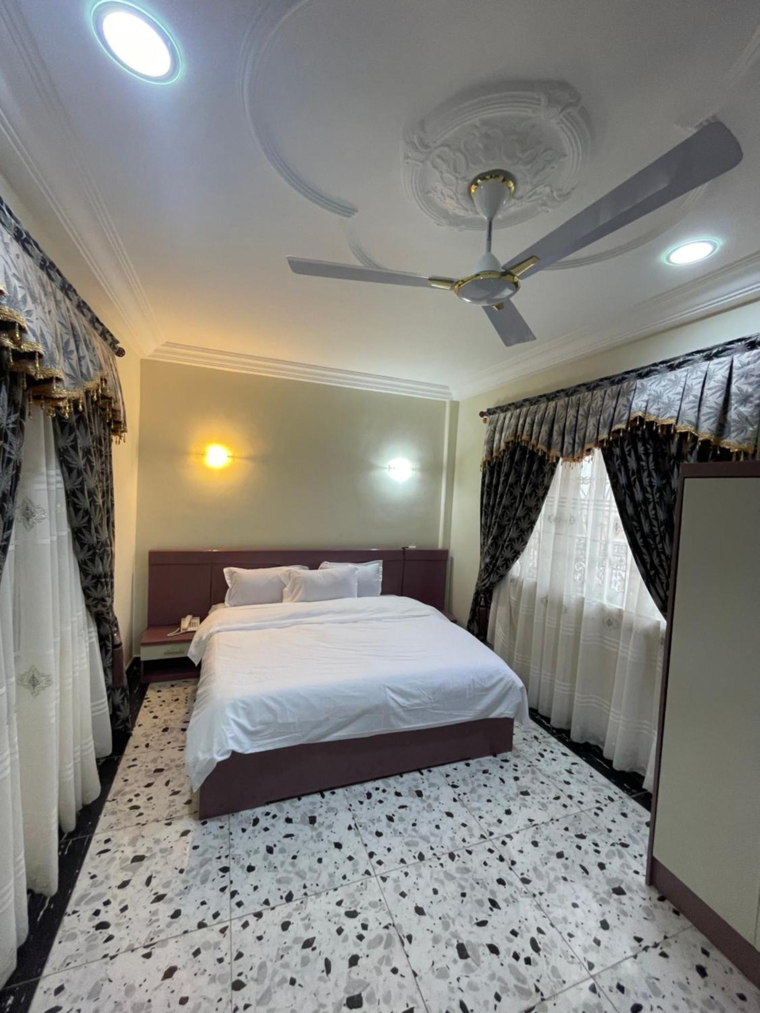 George Vee Hotel Ltd Kumasi Extérieur photo